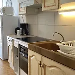 Grand T1 Climatise Avec Garage Privatif Proche Des Thermes - Terrasse Ensoleillee - Fr-1-553-52