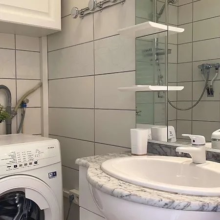 Grand T1 Climatise Avec Garage Privatif Proche Des Thermes - Terrasse Ensoleillee - Fr-1-553-52 *